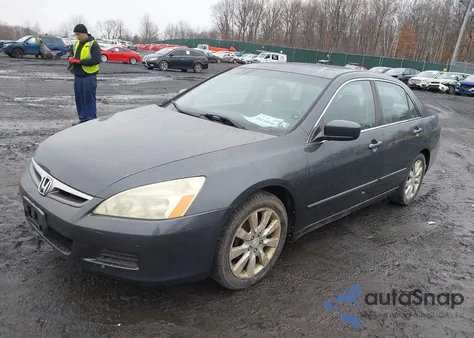 2006 Honda Accord 3.0 Ex z USA, uszkodzony, nr VIN 1HGCM66856A017401